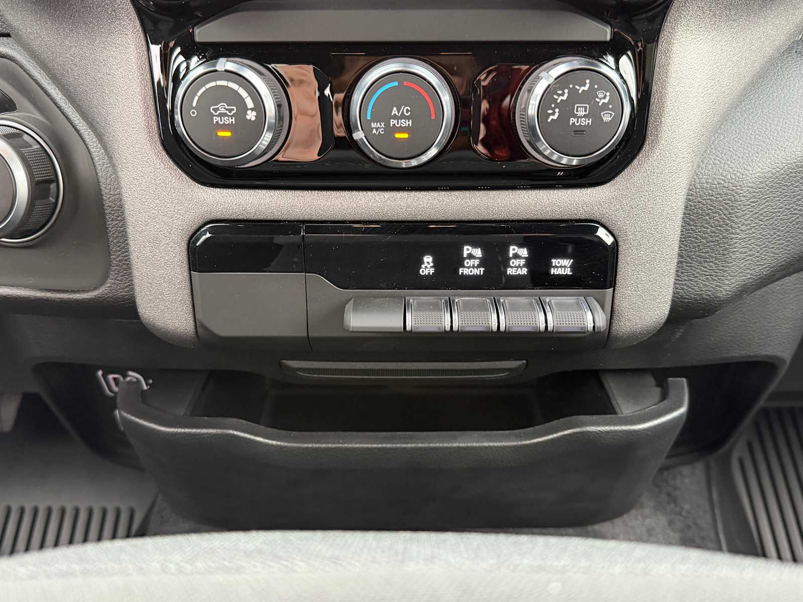 Thumbnail: 2025 RAM 1500 - 16