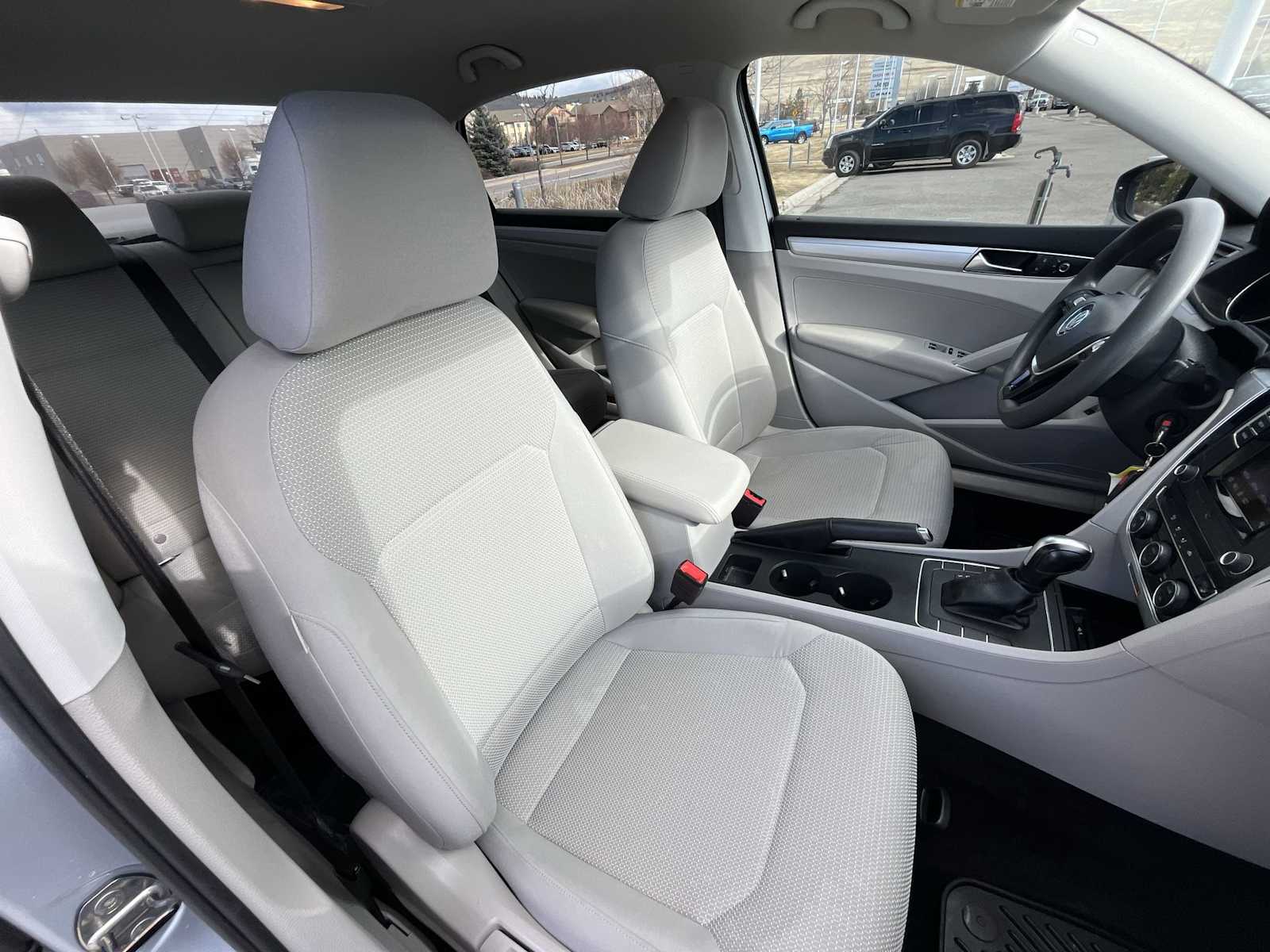 Thumbnail: 2017 Volkswagen Passat - 14