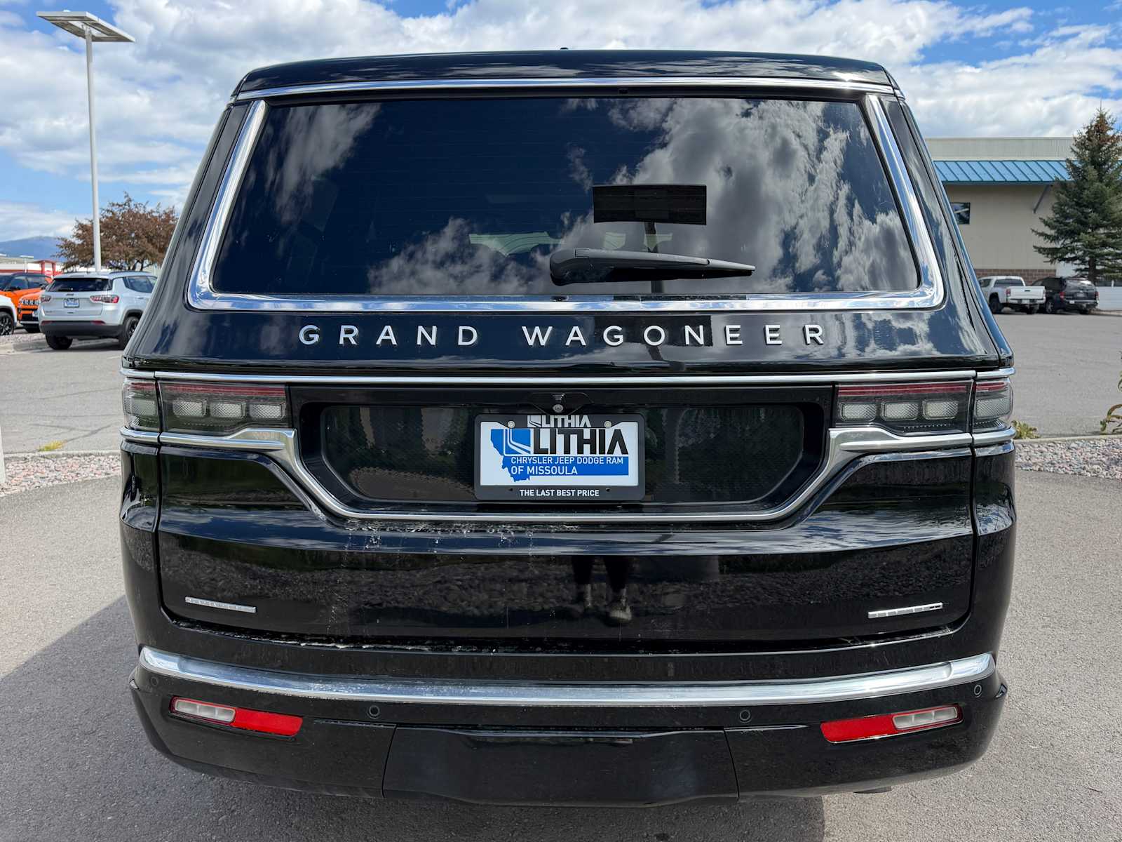 Thumbnail: 2022 Jeep Grand Wagoneer - 8