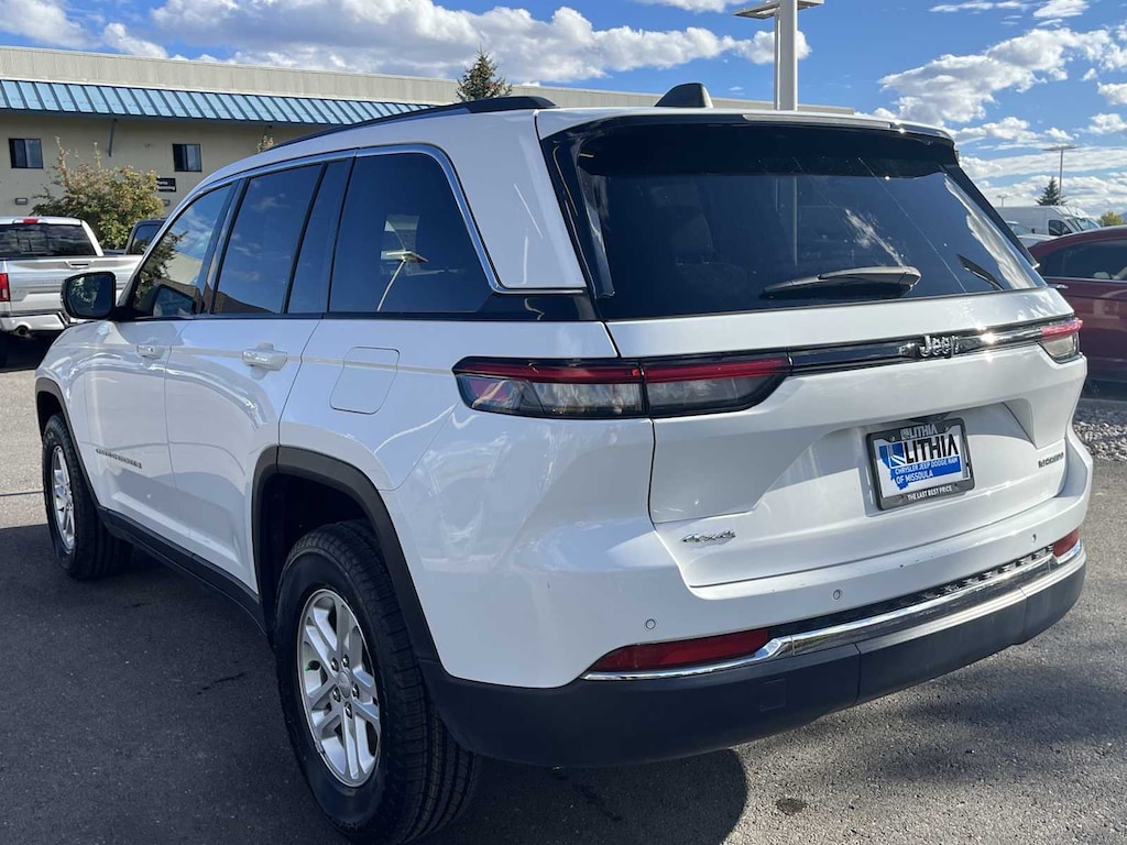Used 2023 Jeep Grand Cherokee Laredo SUV