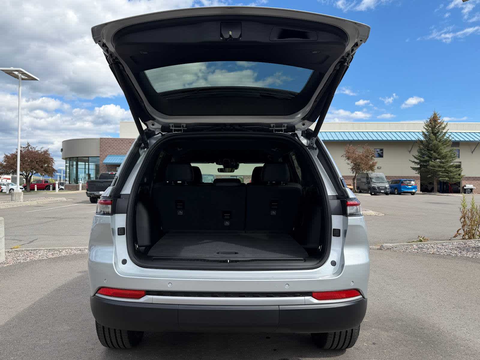 Thumbnail: 2026 Jeep Grand Cherokee - 13