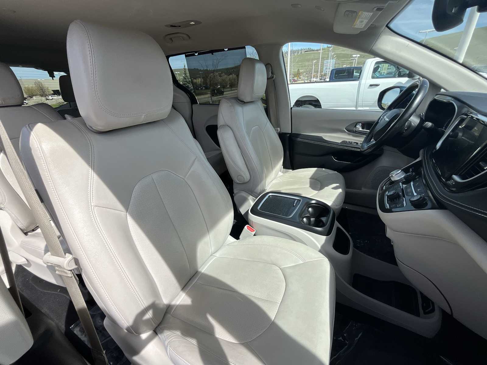 Thumbnail: 2021 Chrysler Pacifica - 14