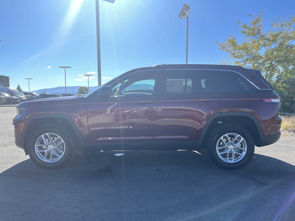 New 2025 Jeep Grand Cherokee LAREDO X 4X4 Sport Utility
