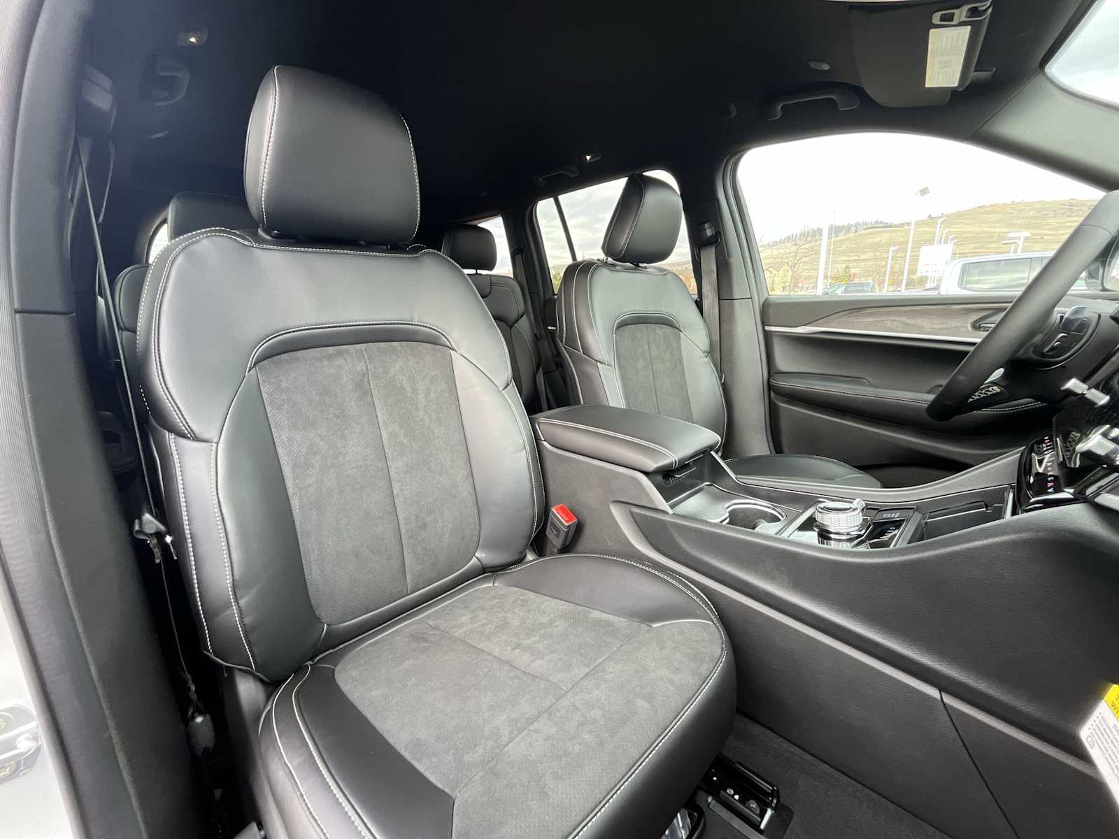 Thumbnail: 2026 Jeep Grand Cherokee - 14