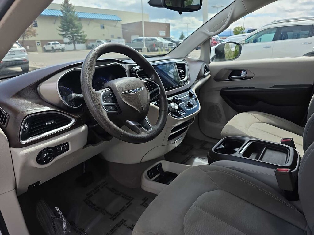 Used 2017 Chrysler Pacifica Touring-L Van