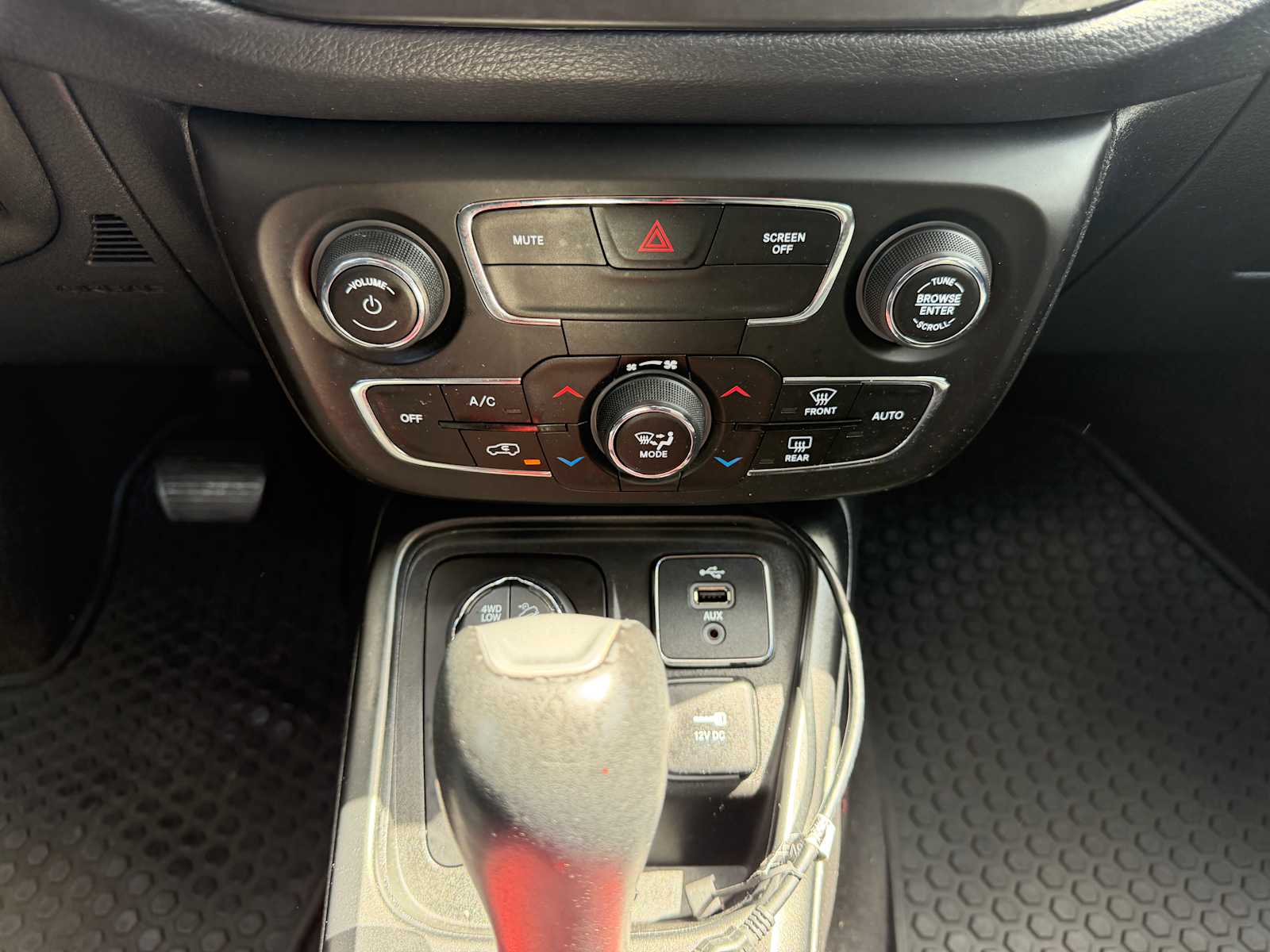 Thumbnail: 2018 Jeep Compass - 17