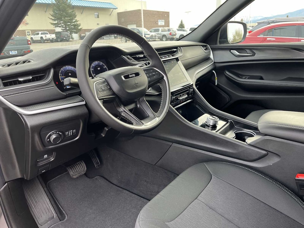 New 2025 Jeep Grand Cherokee LAREDO X 4X4 Sport Utility