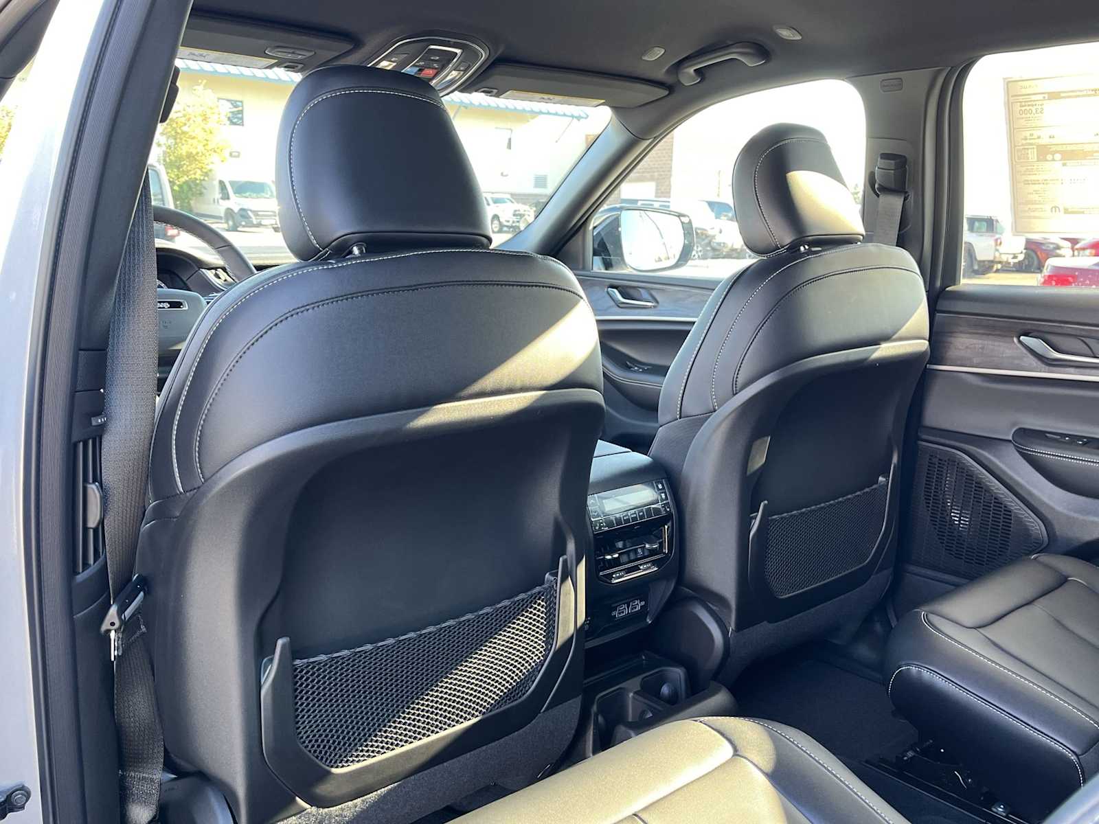 2025 Jeep Grand Cherokee Limited Edition 12
