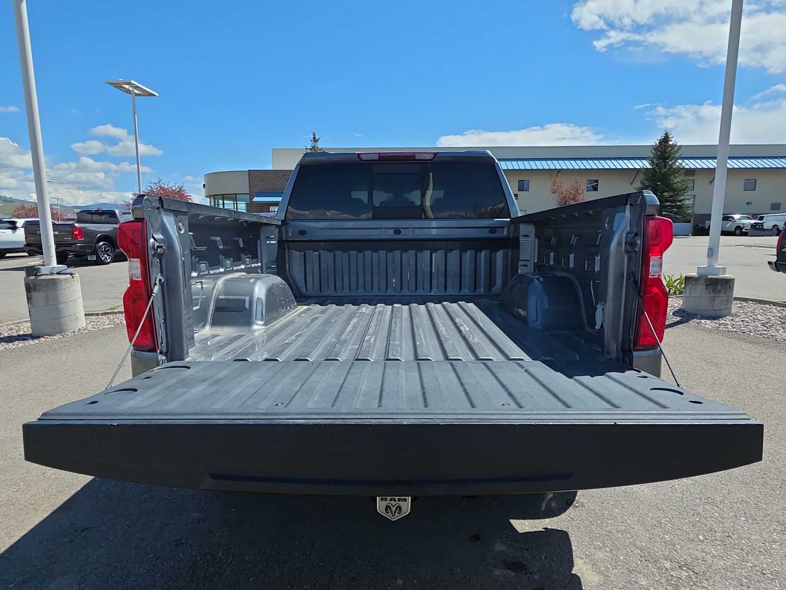 Thumbnail: 2022 Chevrolet Silverado 1500 - 19
