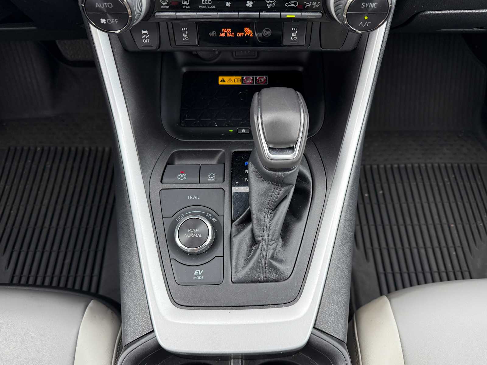 Thumbnail: 2023 Toyota RAV4 - 18