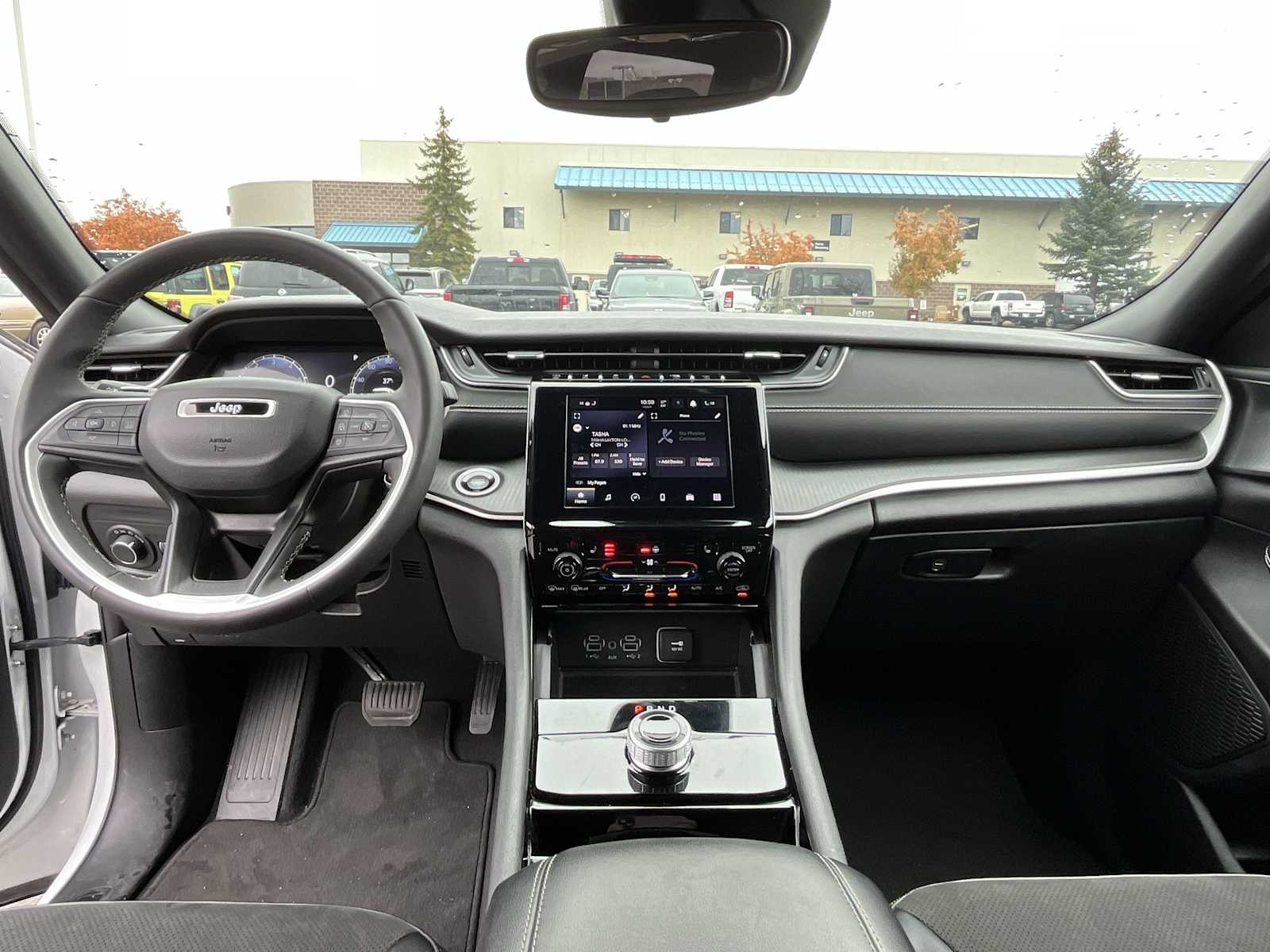 Thumbnail: 2023 Jeep Grand Cherokee - 10