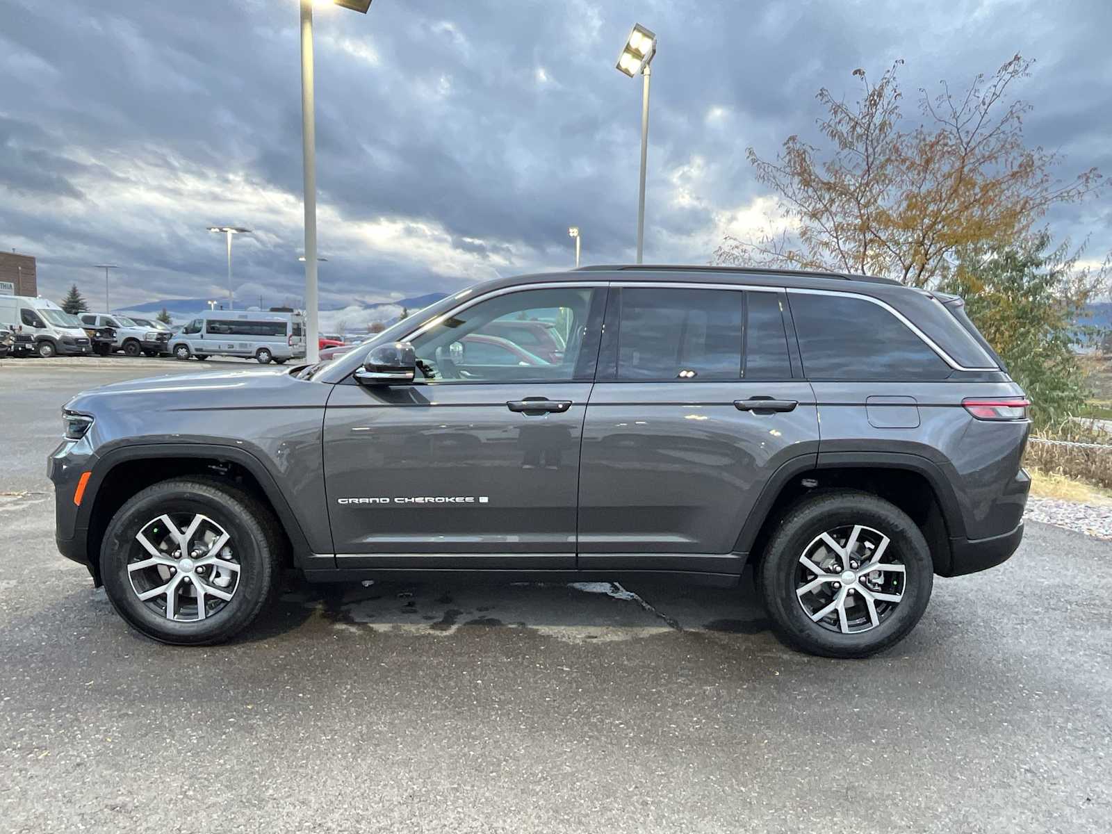 Thumbnail: 2025 Jeep Grand Cherokee - 3