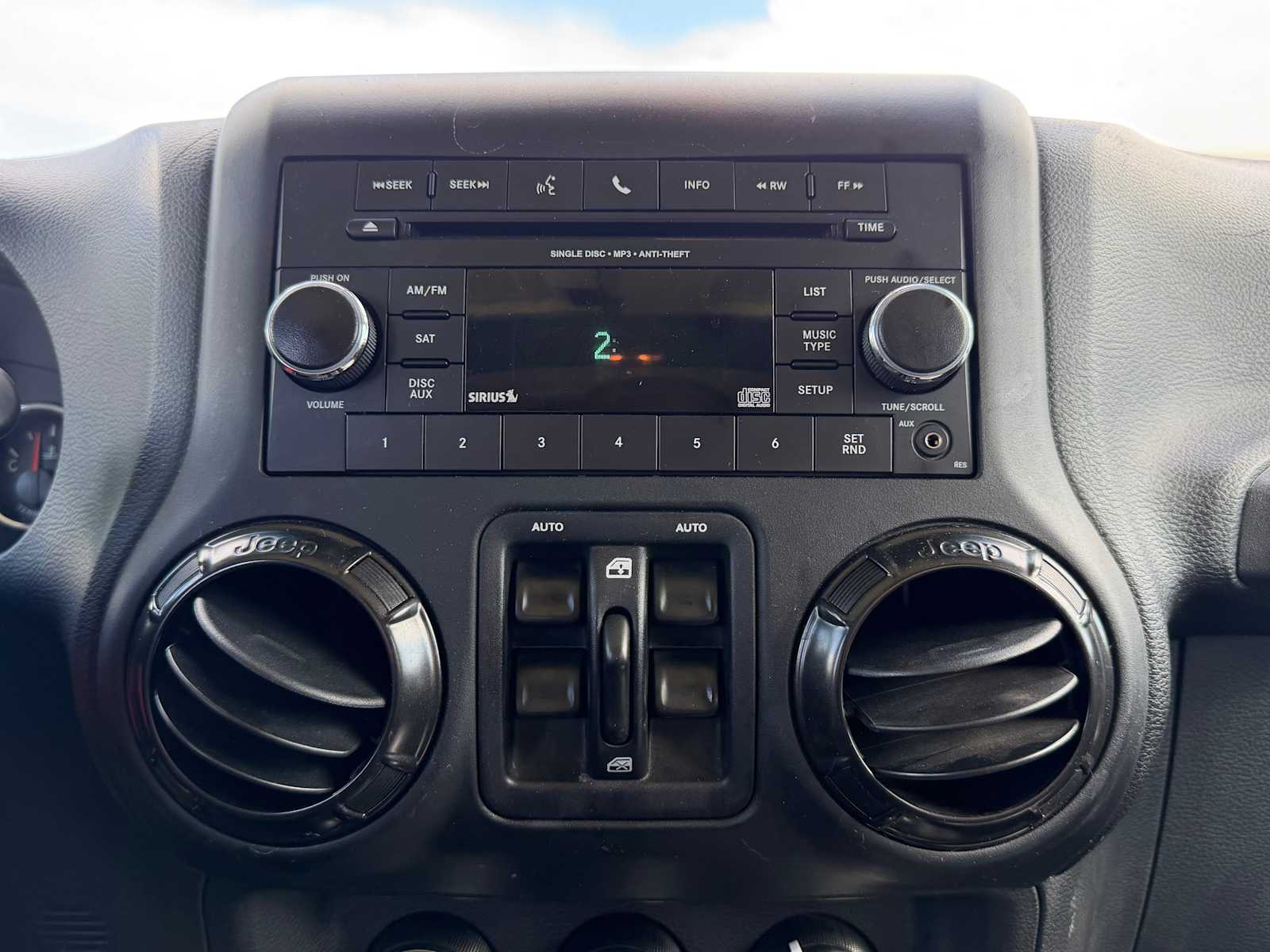 Thumbnail: 2018 Jeep Wrangler - 18