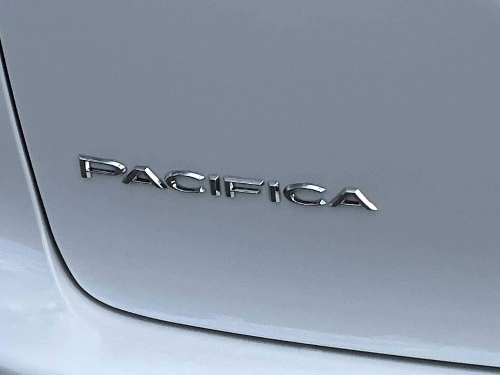 Thumbnail: 2026 Chrysler Pacifica - 7