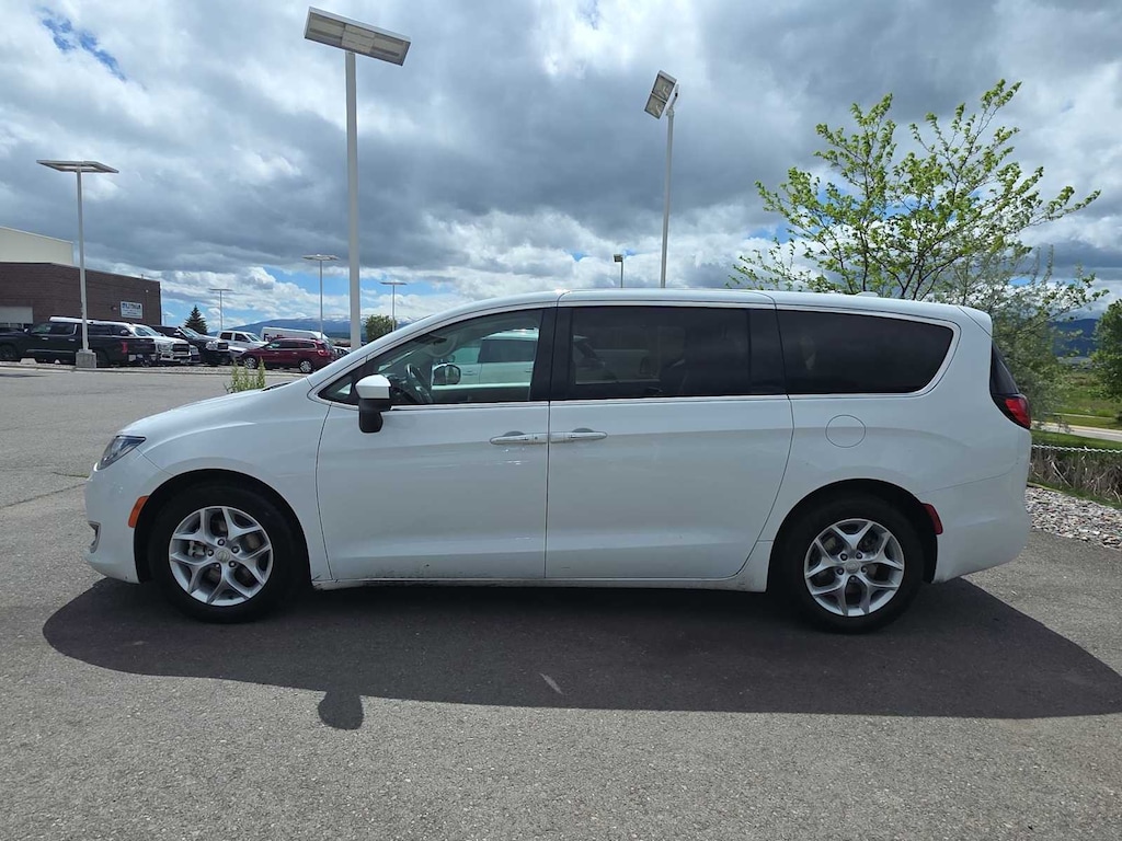 Used 2017 Chrysler Pacifica Touring-L Van