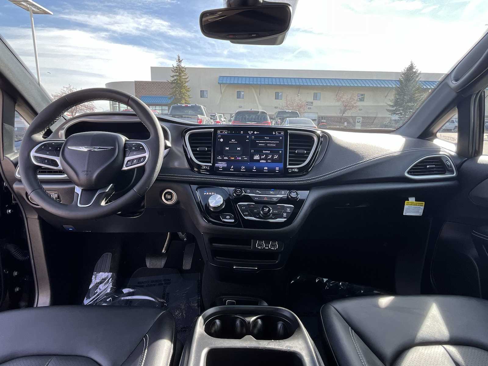 Thumbnail: 2025 Chrysler Pacifica - 10