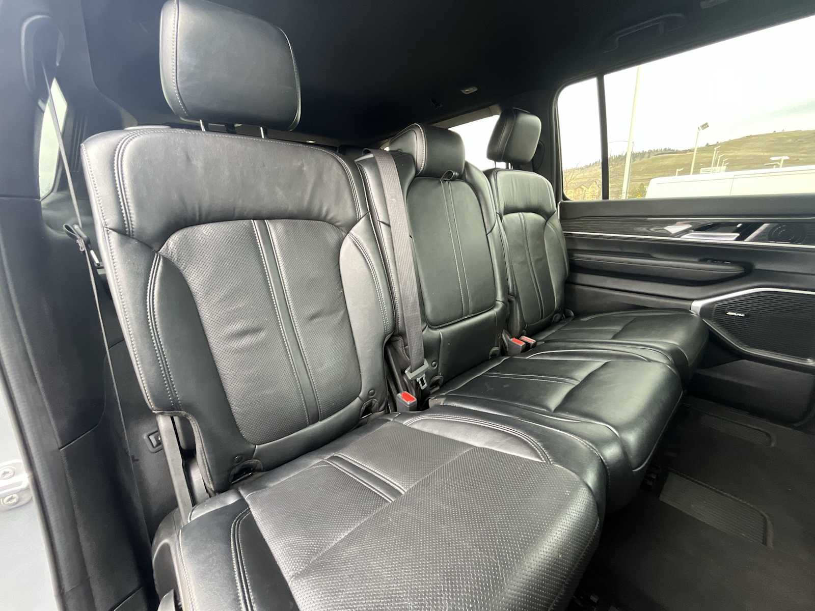 Thumbnail: 2022 Jeep Wagoneer - 13