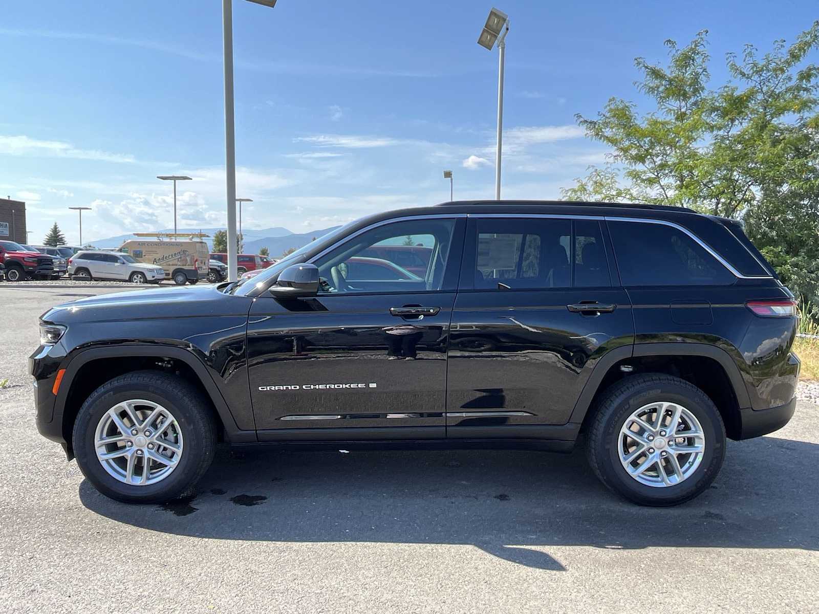 Thumbnail: 2025 Jeep Grand Cherokee - 3