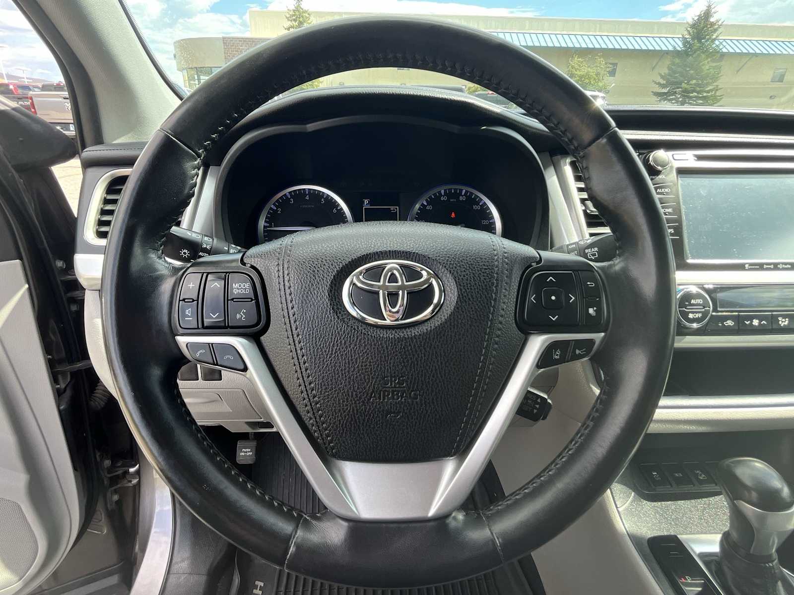 Thumbnail: 2019 Toyota Highlander - 15