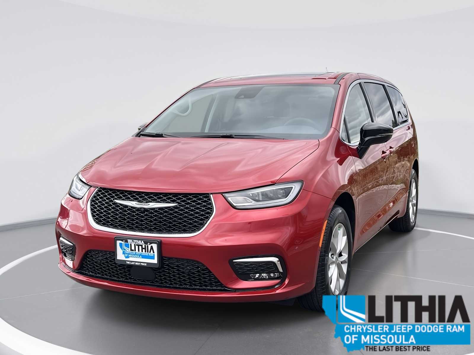 2024 Chrysler Pacifica Touring L Hero Image