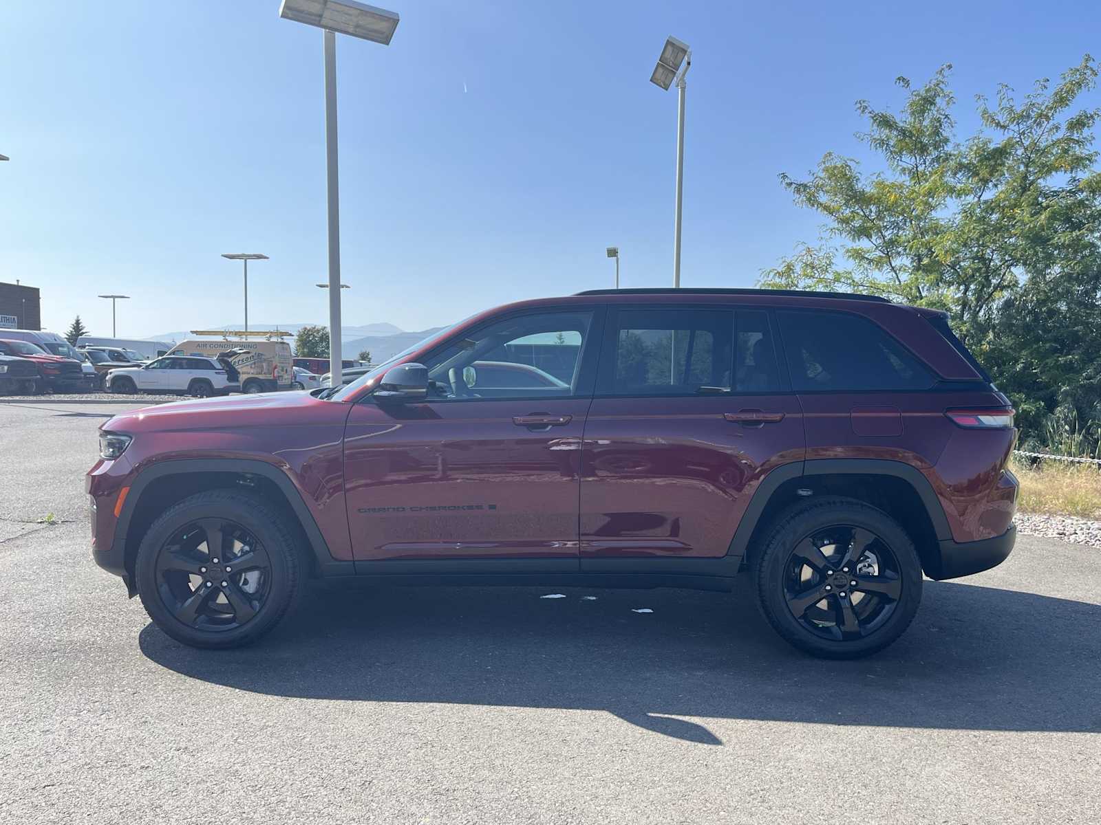 Thumbnail: 2025 Jeep Grand Cherokee - 3