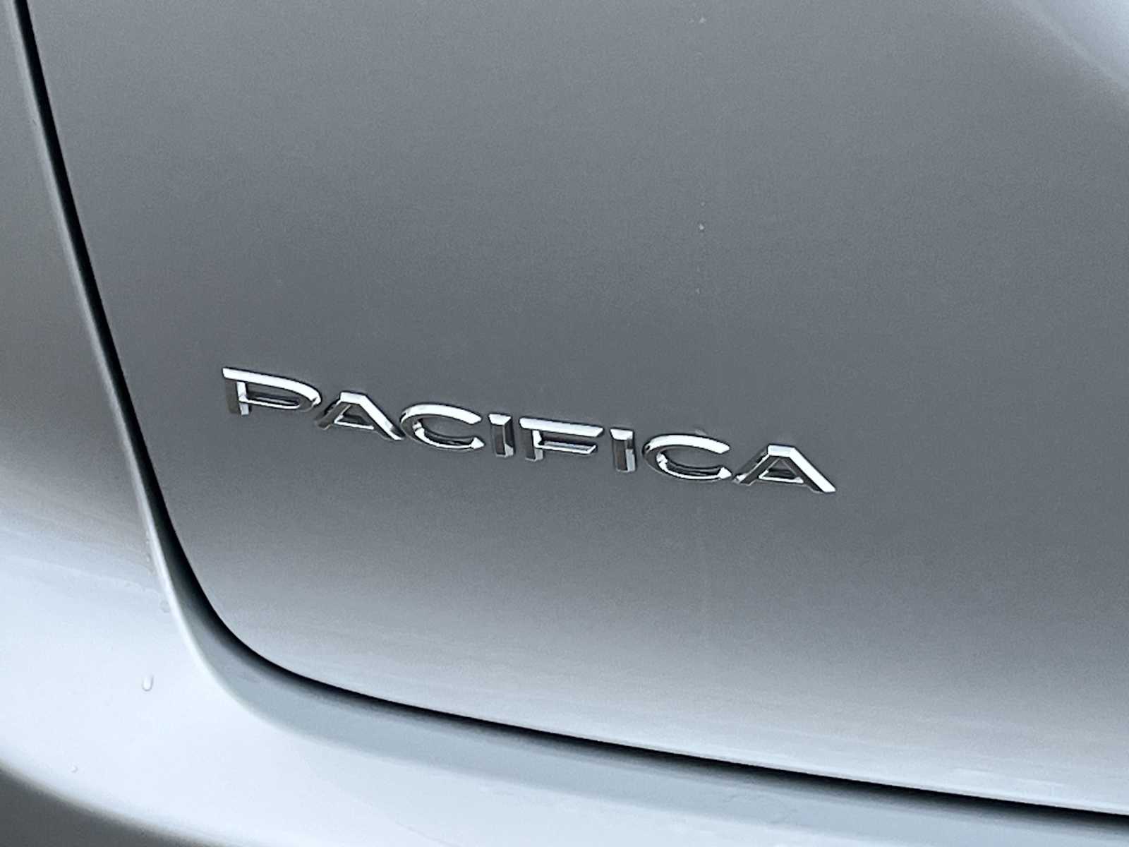 Thumbnail: 2026 Chrysler Pacifica - 7