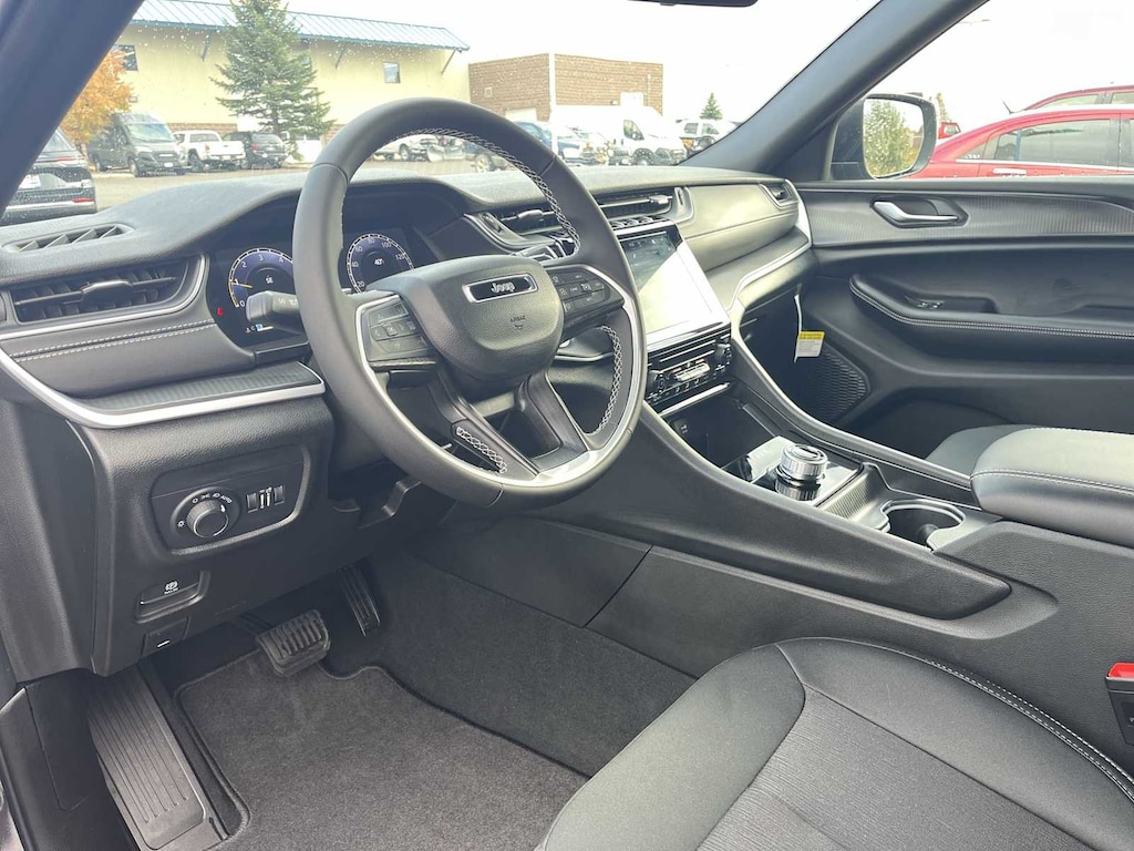 New 2025 Jeep Grand Cherokee LAREDO X 4X4 Sport Utility