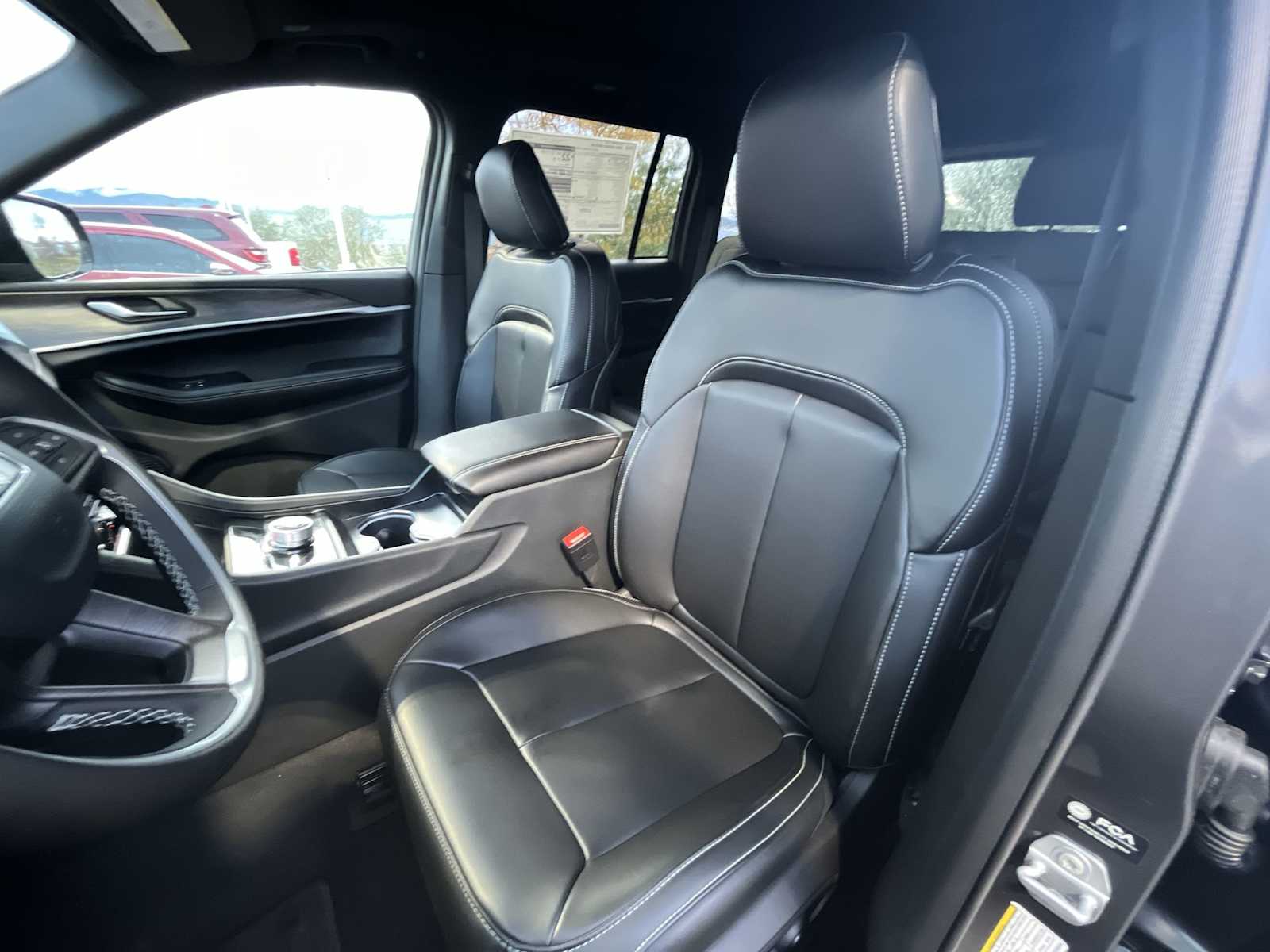 Thumbnail: 2025 Jeep Grand Cherokee - 11