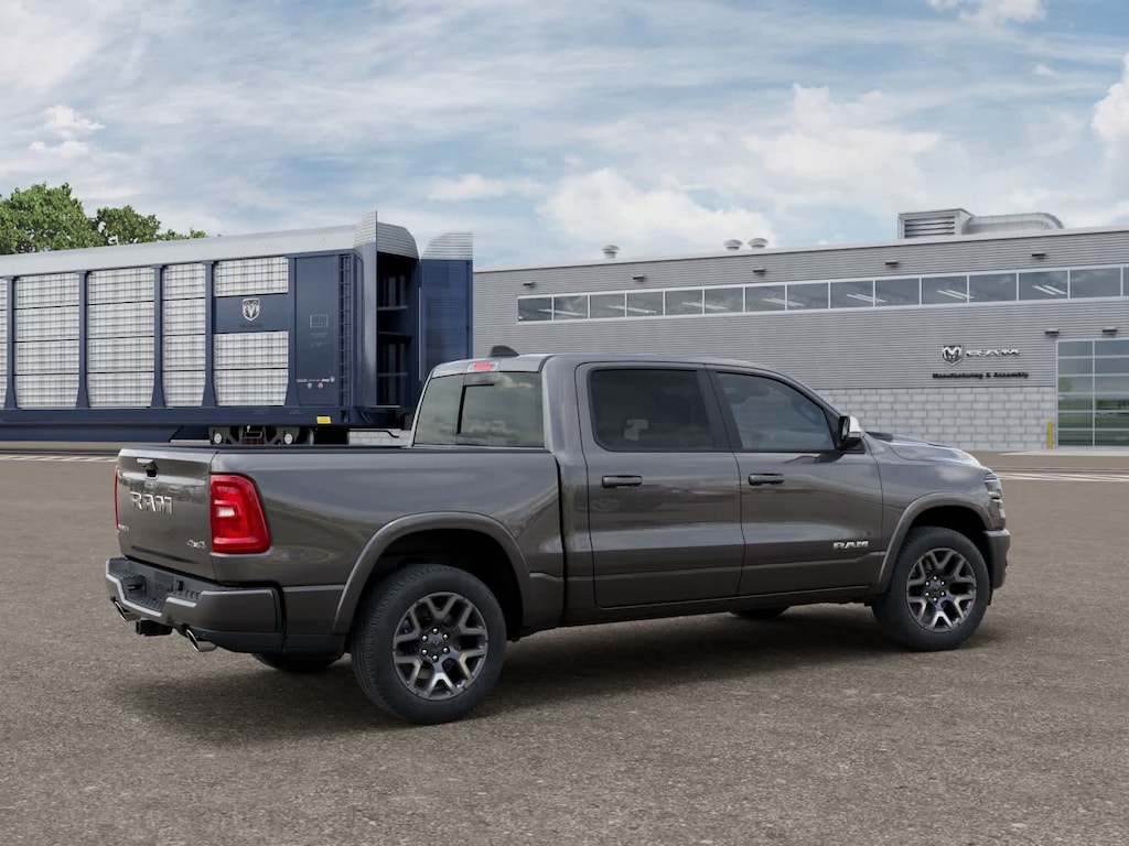 New 2026 Ram 1500 LARAMIE CREW CAB 4X4 5'7 BOX Pickup