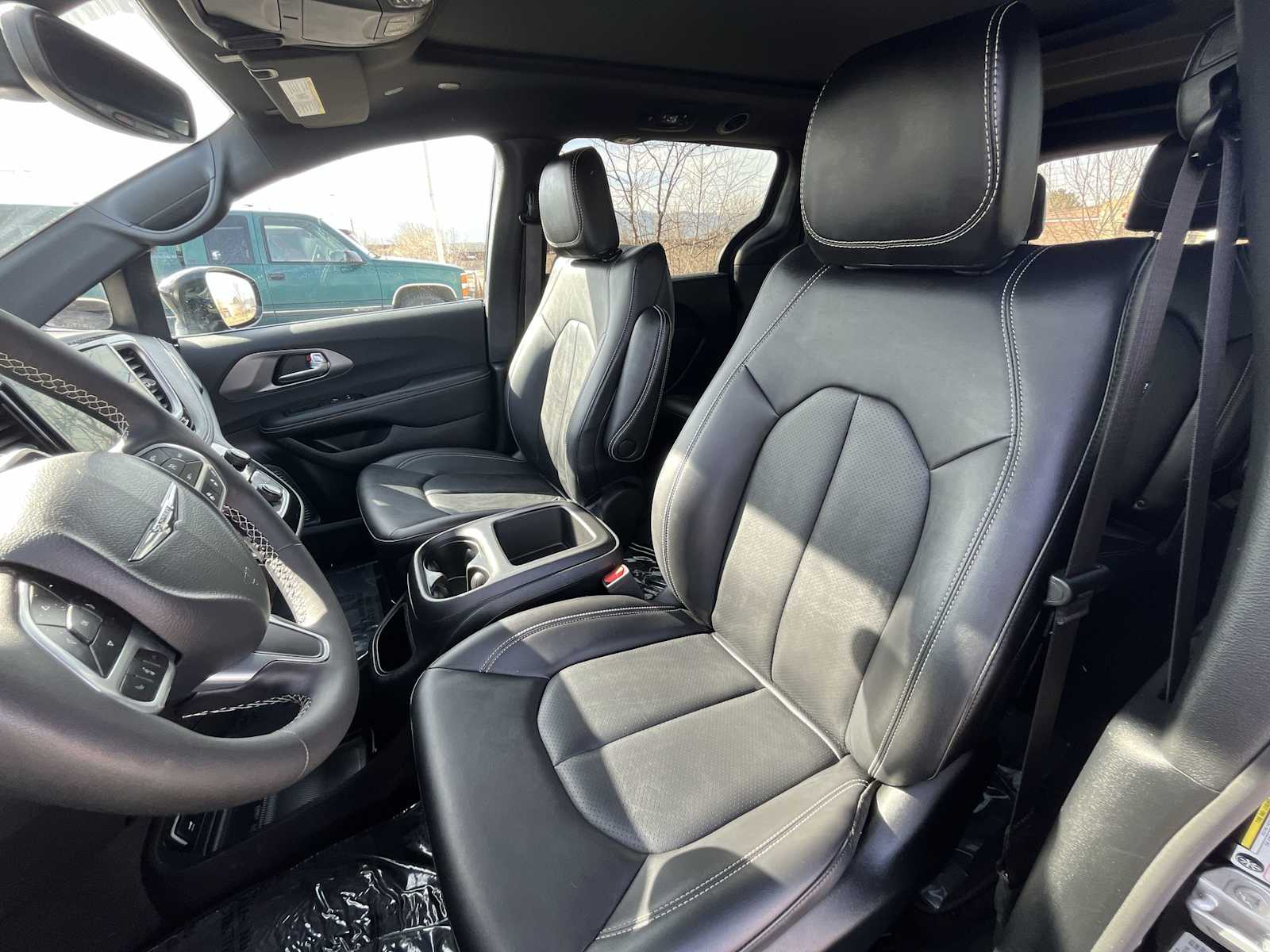 Thumbnail: 2025 Chrysler Pacifica - 11