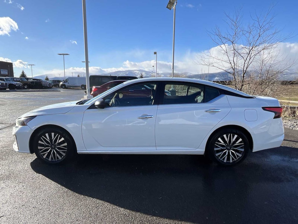Used 2024 Nissan Altima 2.5 SV Sedan