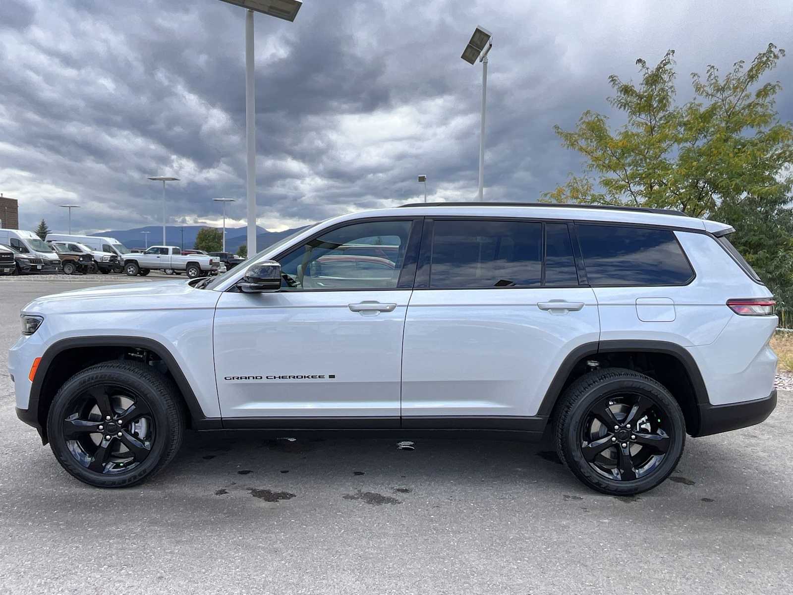 Thumbnail: 2025 Jeep Grand Cherokee - 3