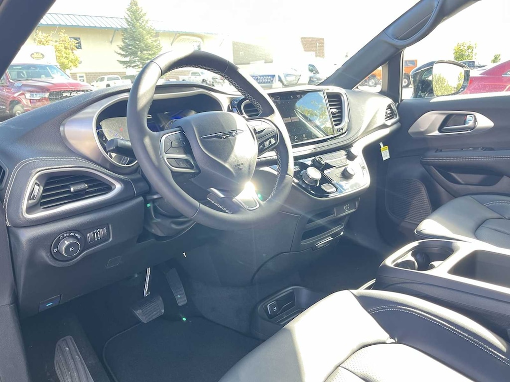 New 2026 Chrysler Pacifica SELECT AWD Passenger Van