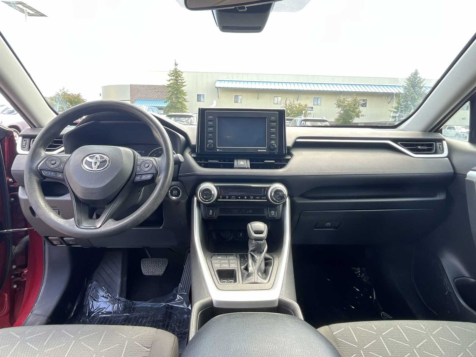 Thumbnail: 2022 Toyota RAV4 - 10