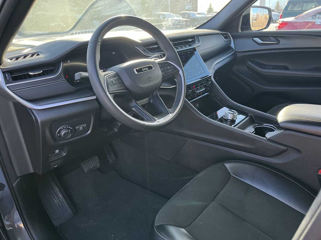 Used 2023 Jeep Grand Cherokee L Laredo SUV