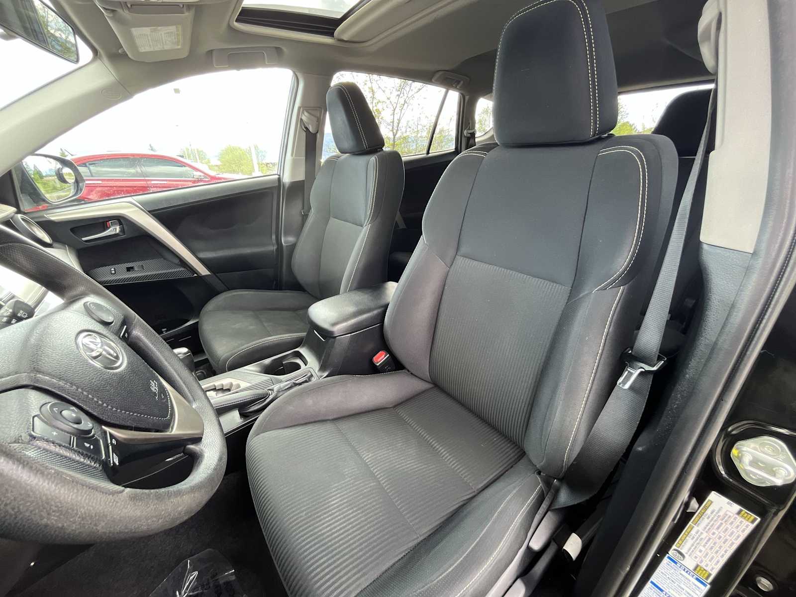 Thumbnail: 2015 Toyota RAV4 - 11