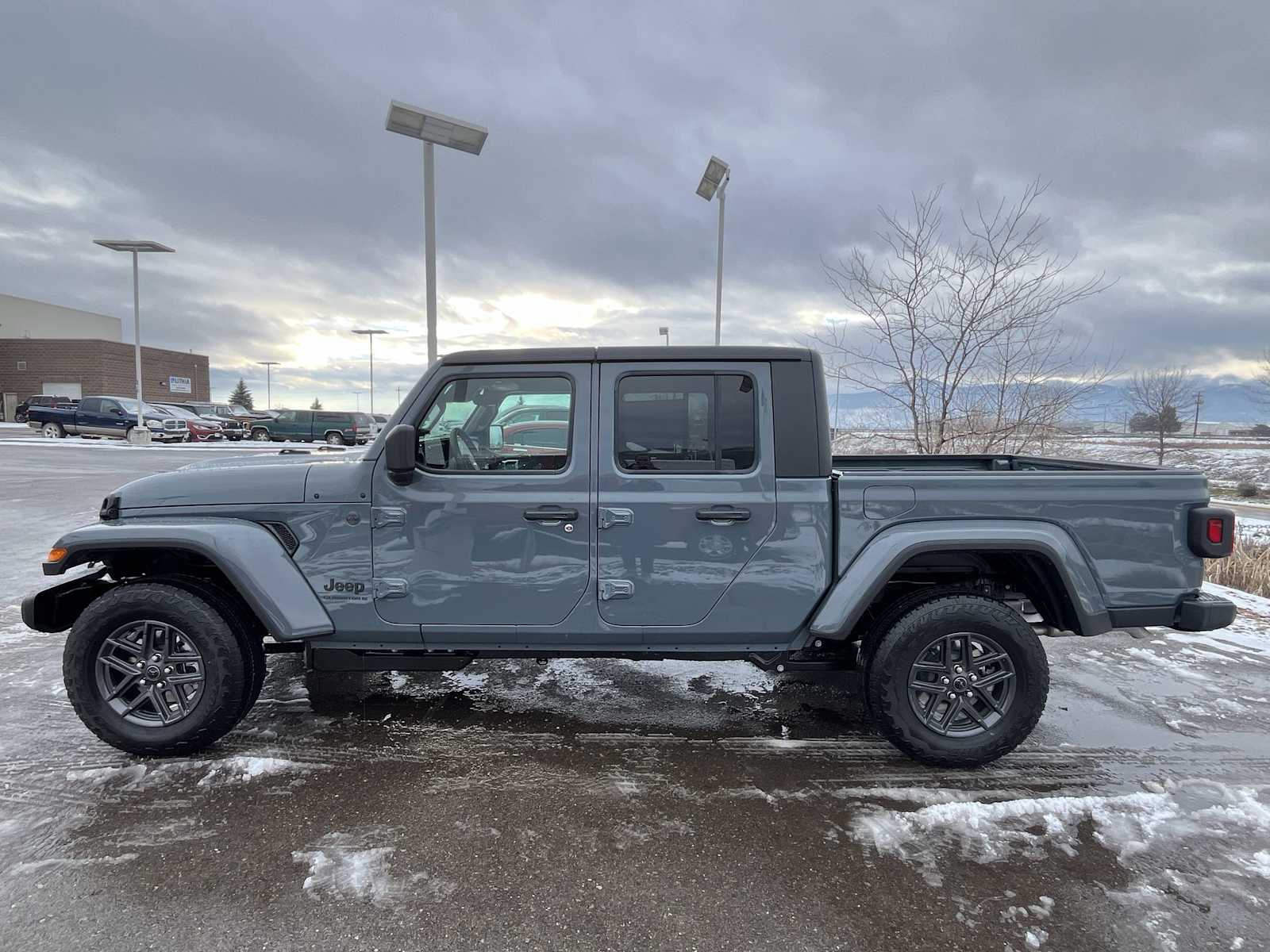 Thumbnail: 2026 Jeep Gladiator - 3