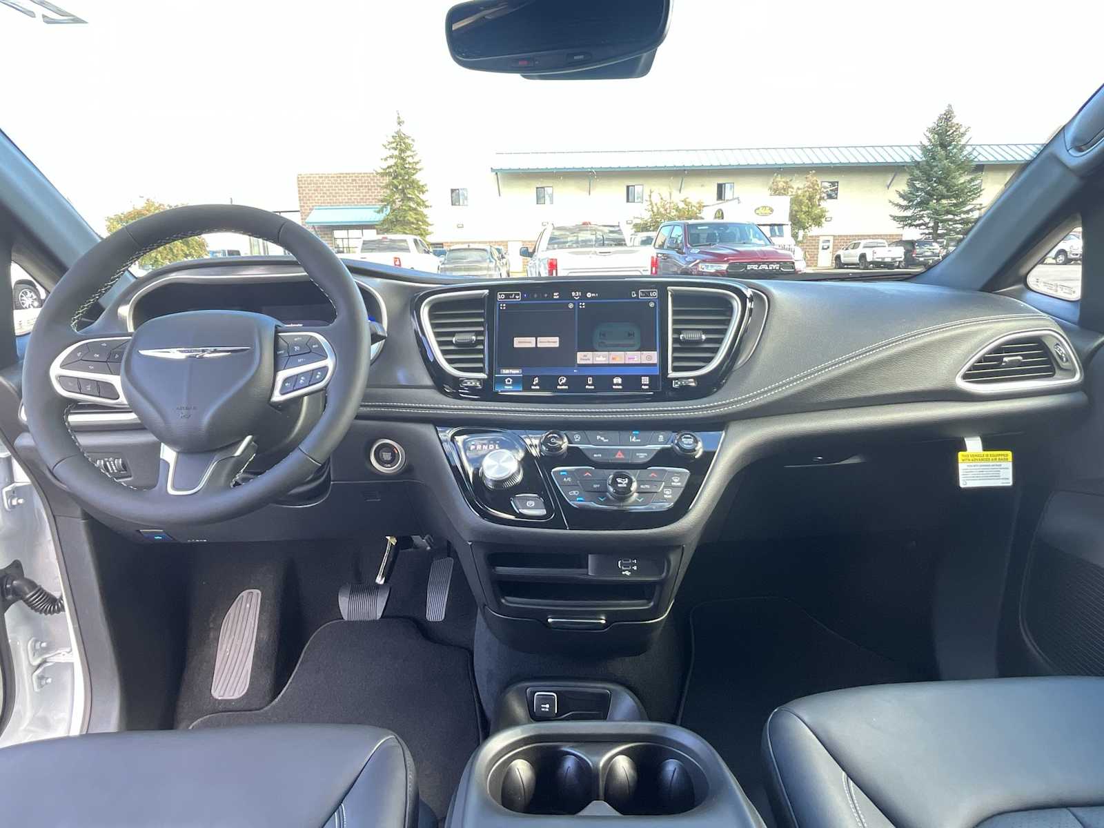 Thumbnail: 2026 Chrysler Pacifica - 10