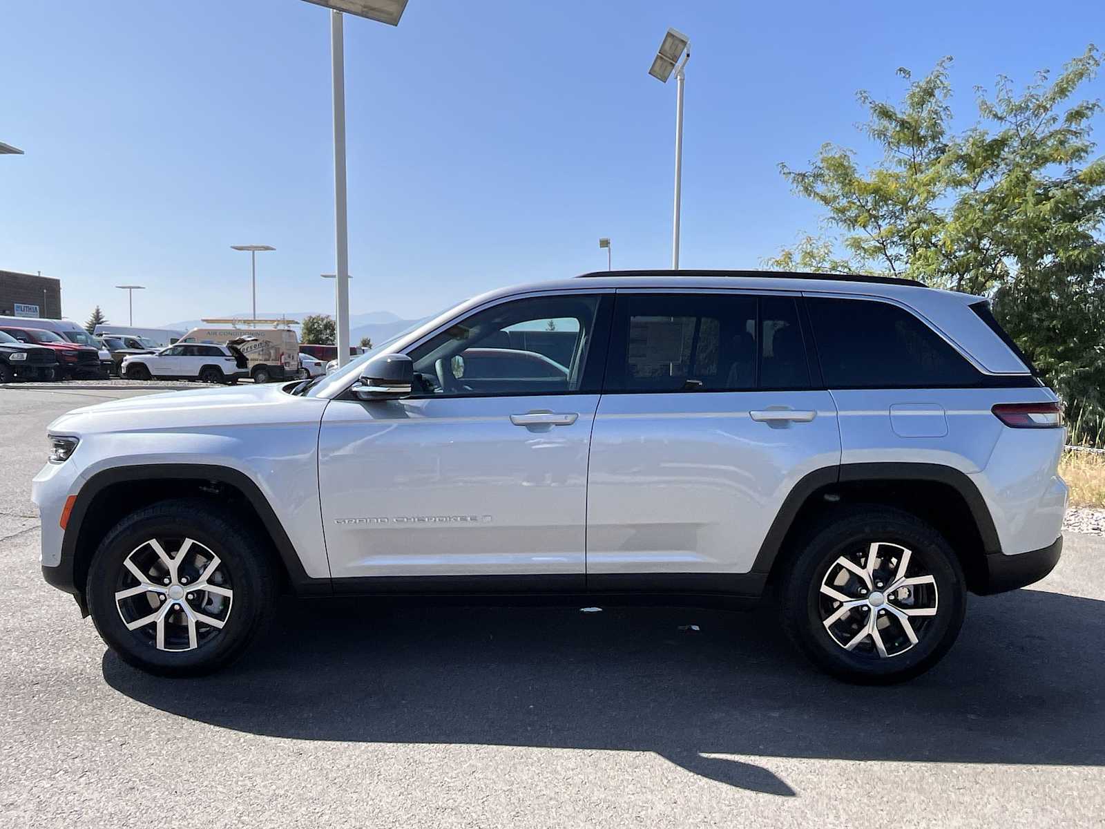 Thumbnail: 2025 Jeep Grand Cherokee - 3