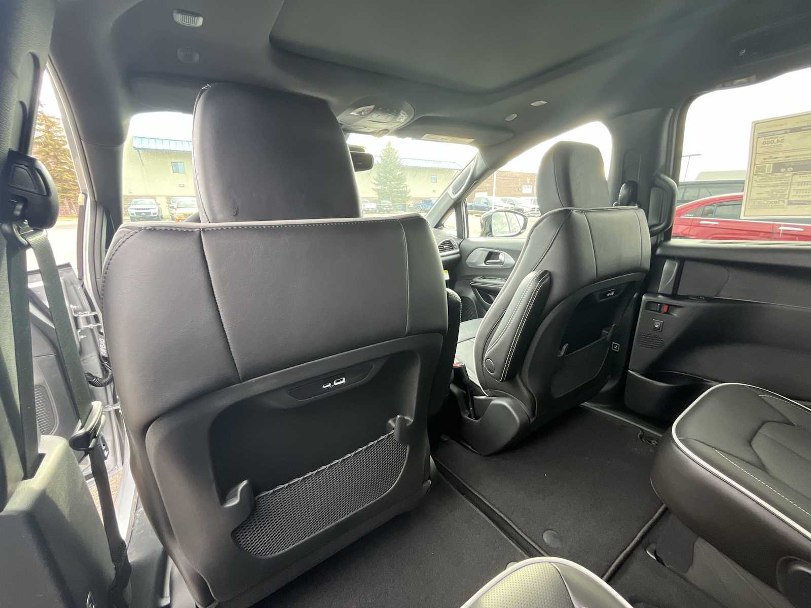 Thumbnail: 2026 Chrysler Pacifica - 12