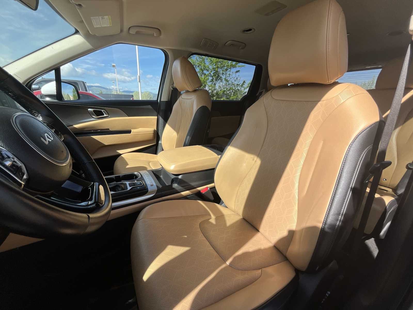 2022 Kia Carnival LXS 11