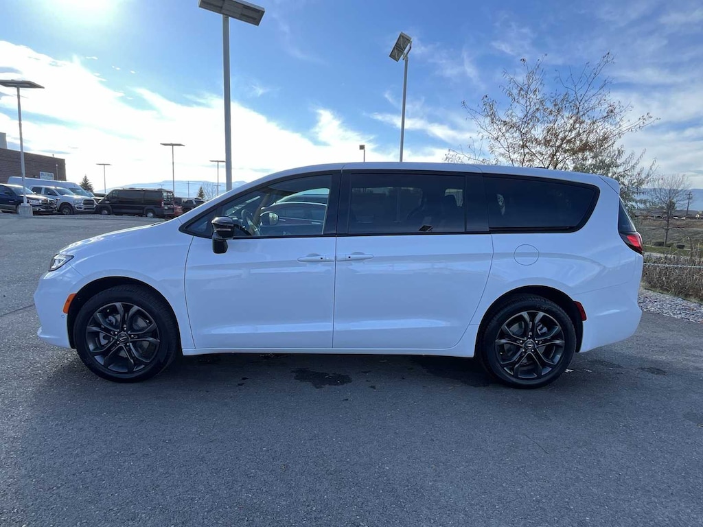 New 2026 Chrysler Pacifica SELECT AWD Passenger Van