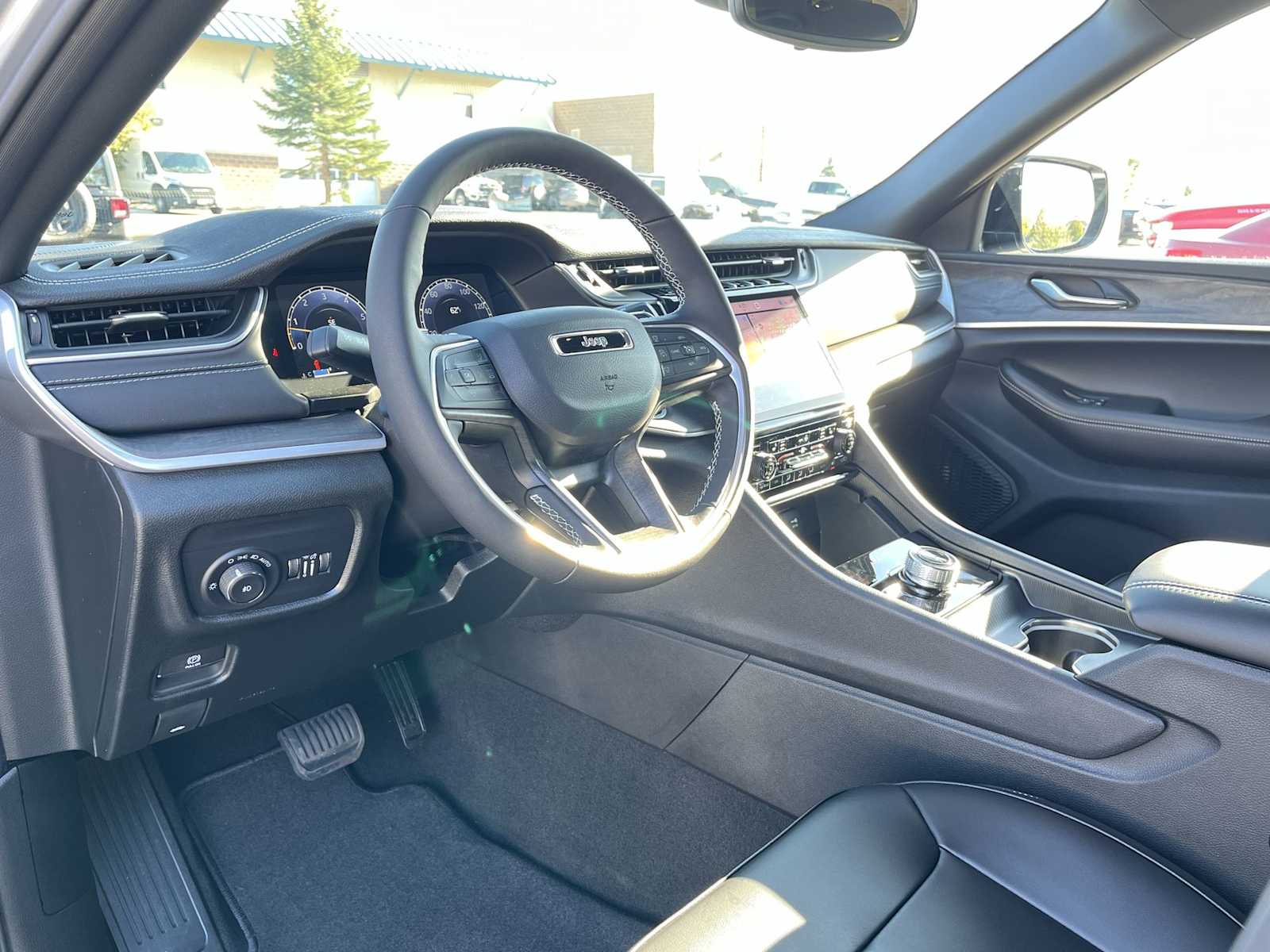 2025 Jeep Grand Cherokee Limited Edition 2