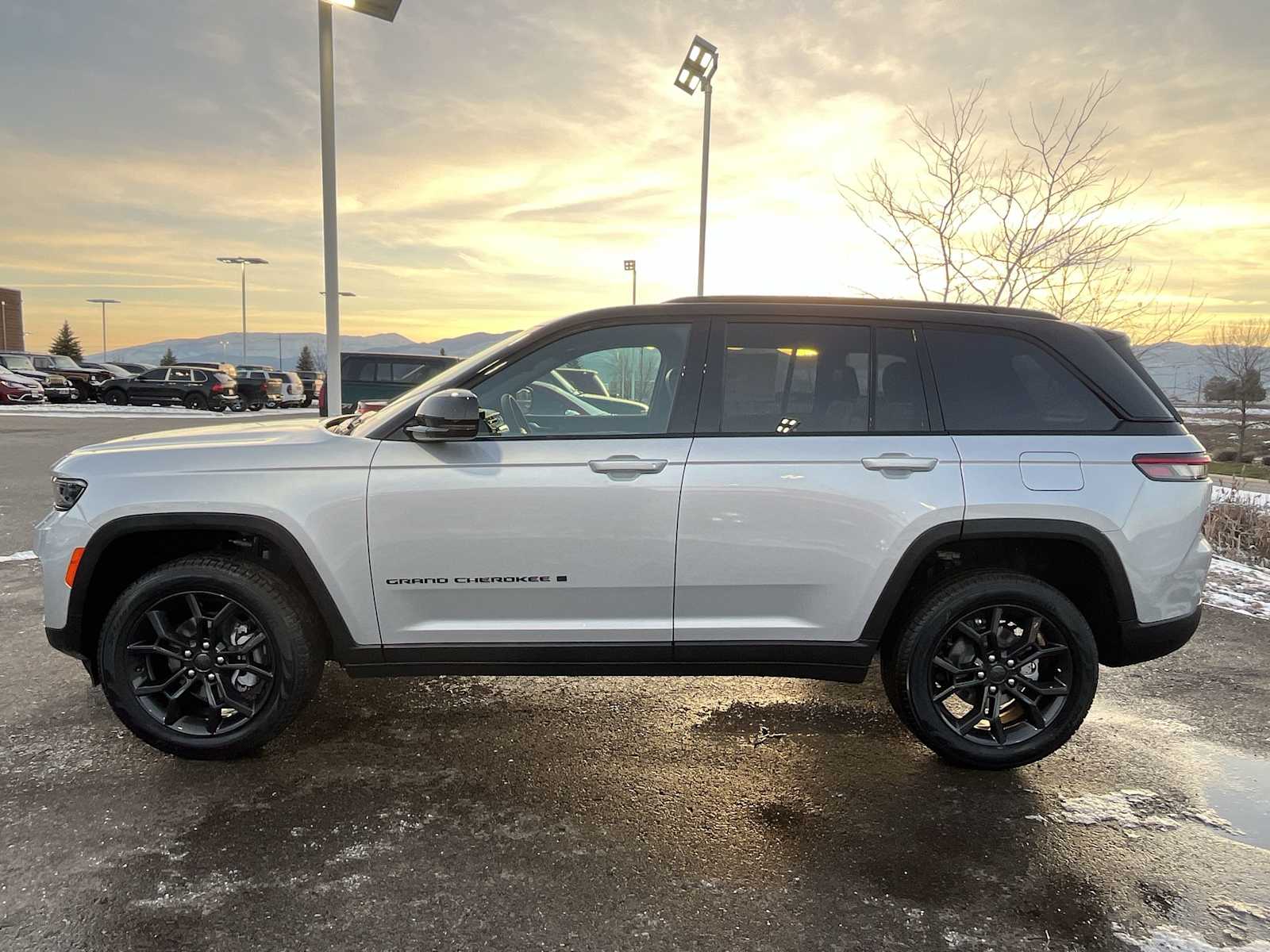 Thumbnail: 2025 Jeep Grand Cherokee - 3