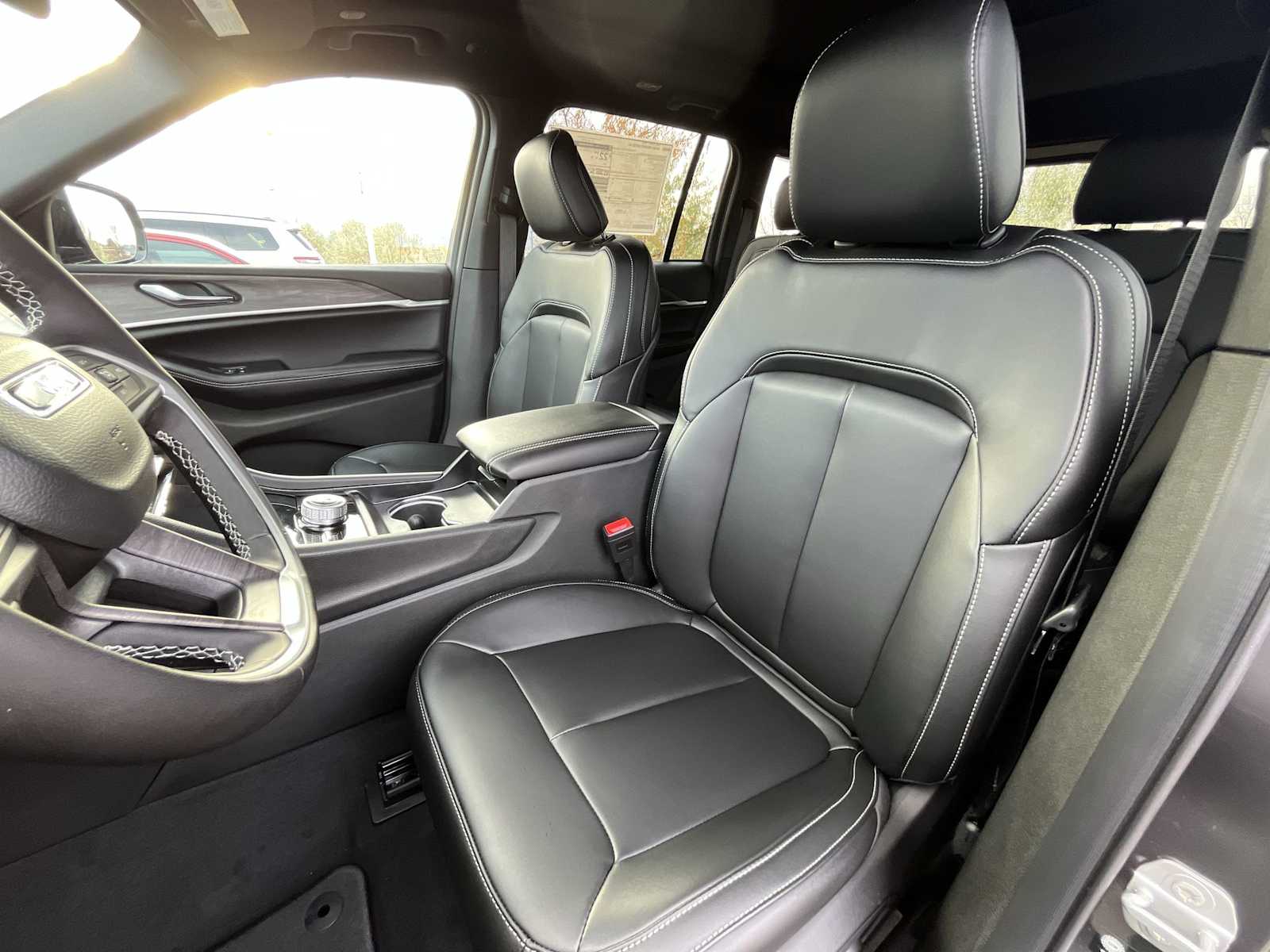 Thumbnail: 2025 Jeep Grand Cherokee - 11