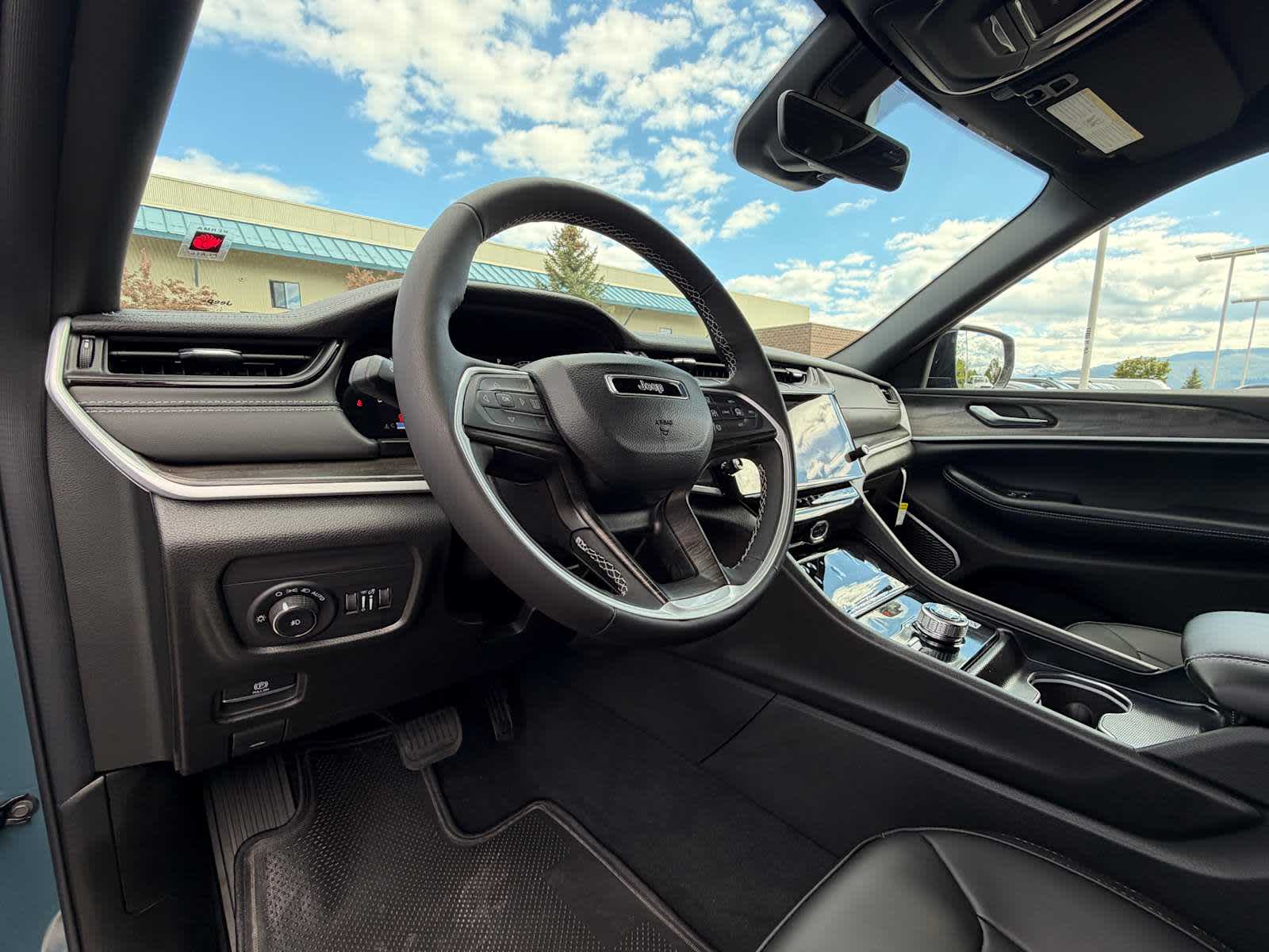 Thumbnail: 2026 Jeep Grand Cherokee - 17