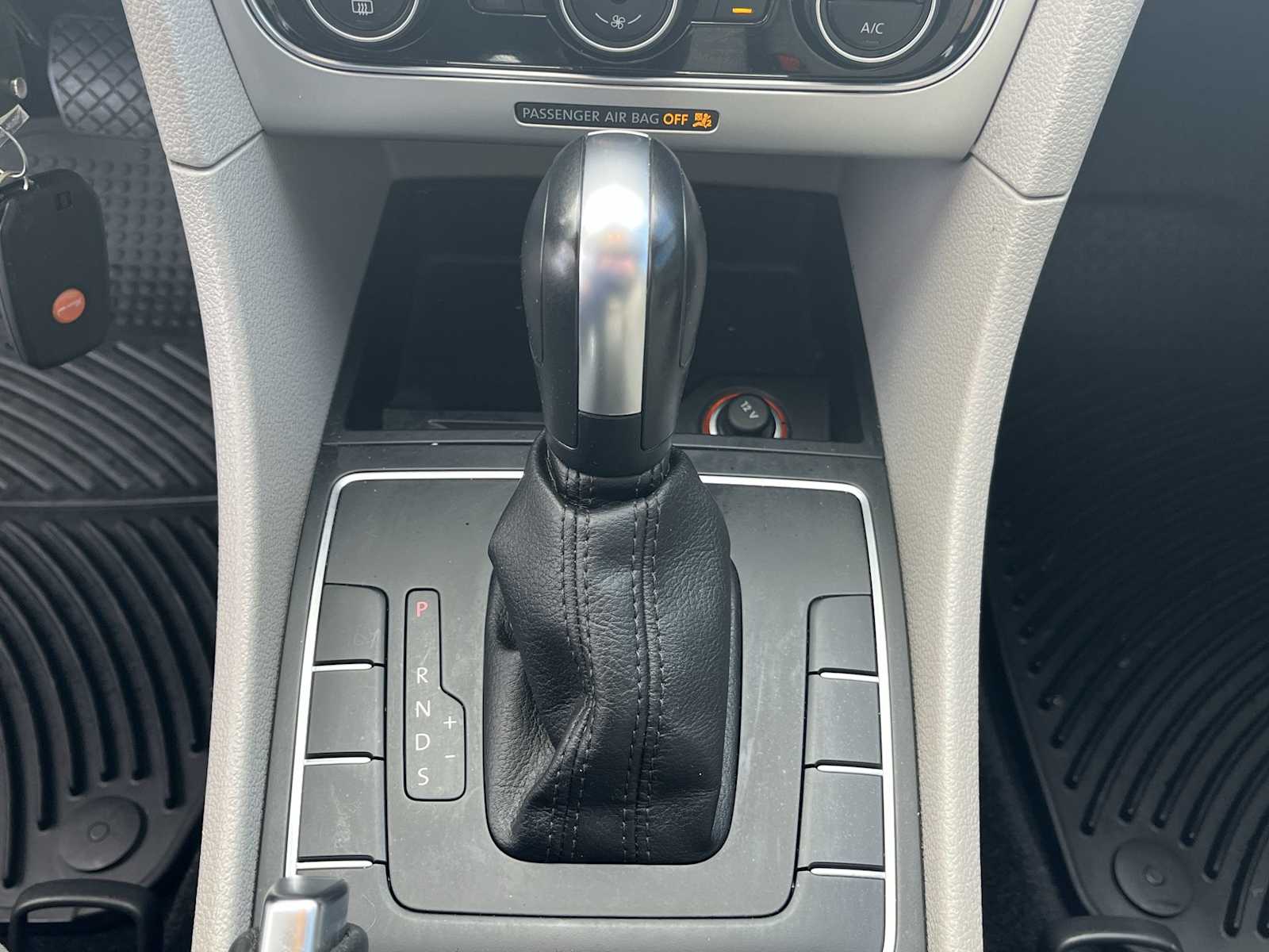 Thumbnail: 2017 Volkswagen Passat - 17