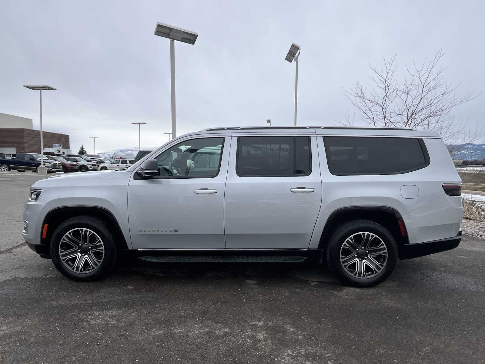 Thumbnail: 2023 Jeep Wagoneer - 3
