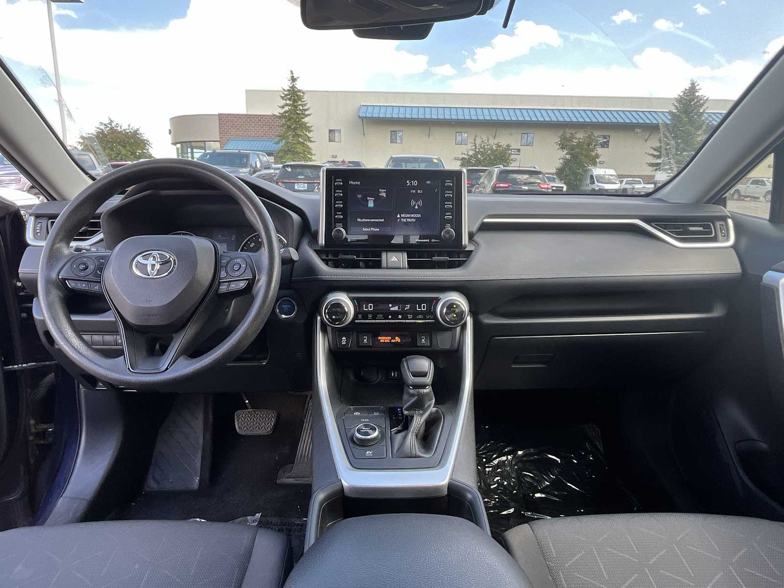 Thumbnail: 2019 Toyota RAV4 - 10