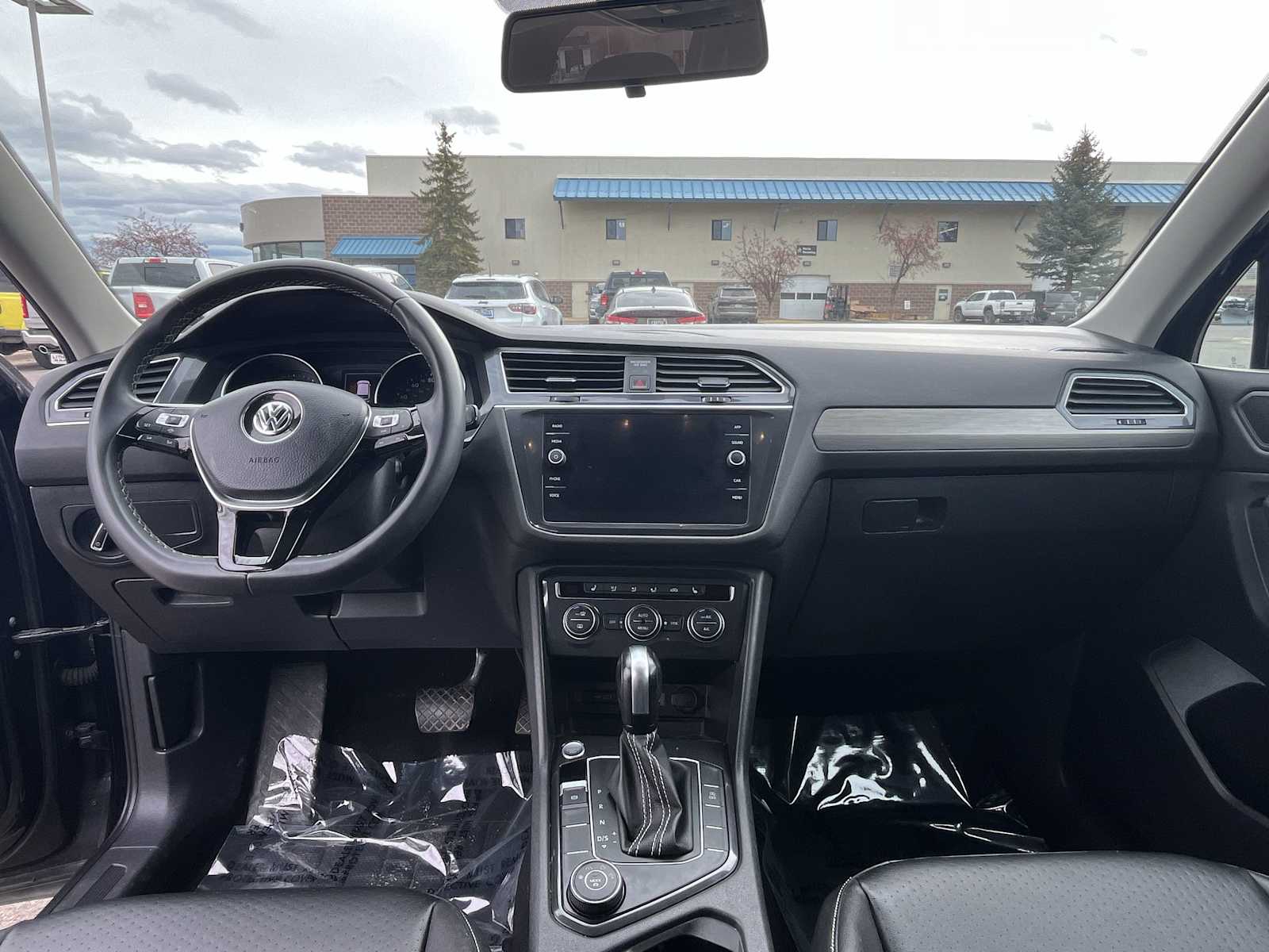 Thumbnail: 2021 Volkswagen Tiguan - 10